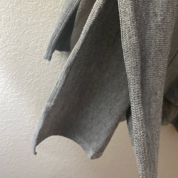 ✨2 FOR $25 CLOSET SALE✨ Gray Sweater w/ Slit Sides - Picture 2 of 3